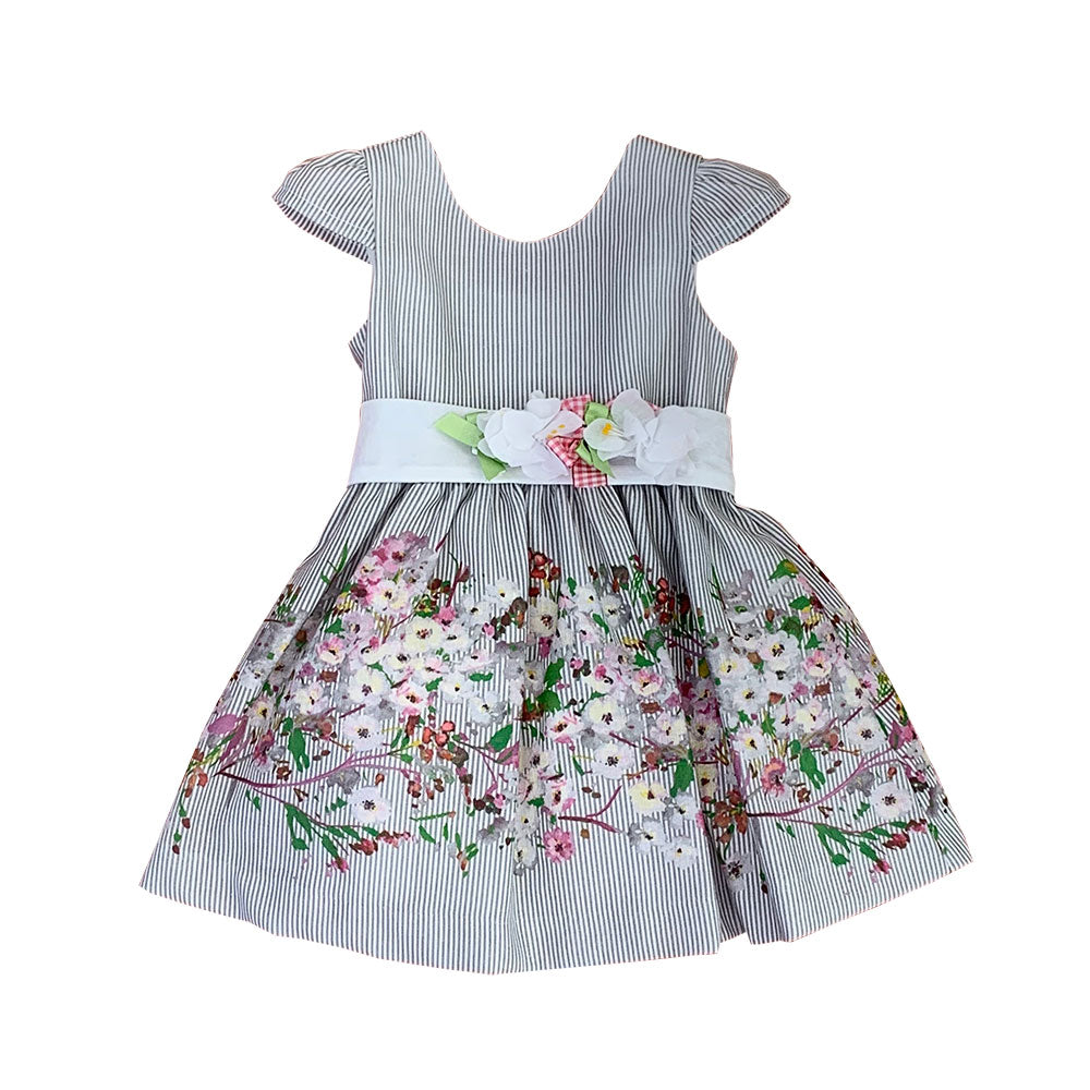 
  Abito elegante della linea abbigliamento bambina Ambarabà, 



   



   
