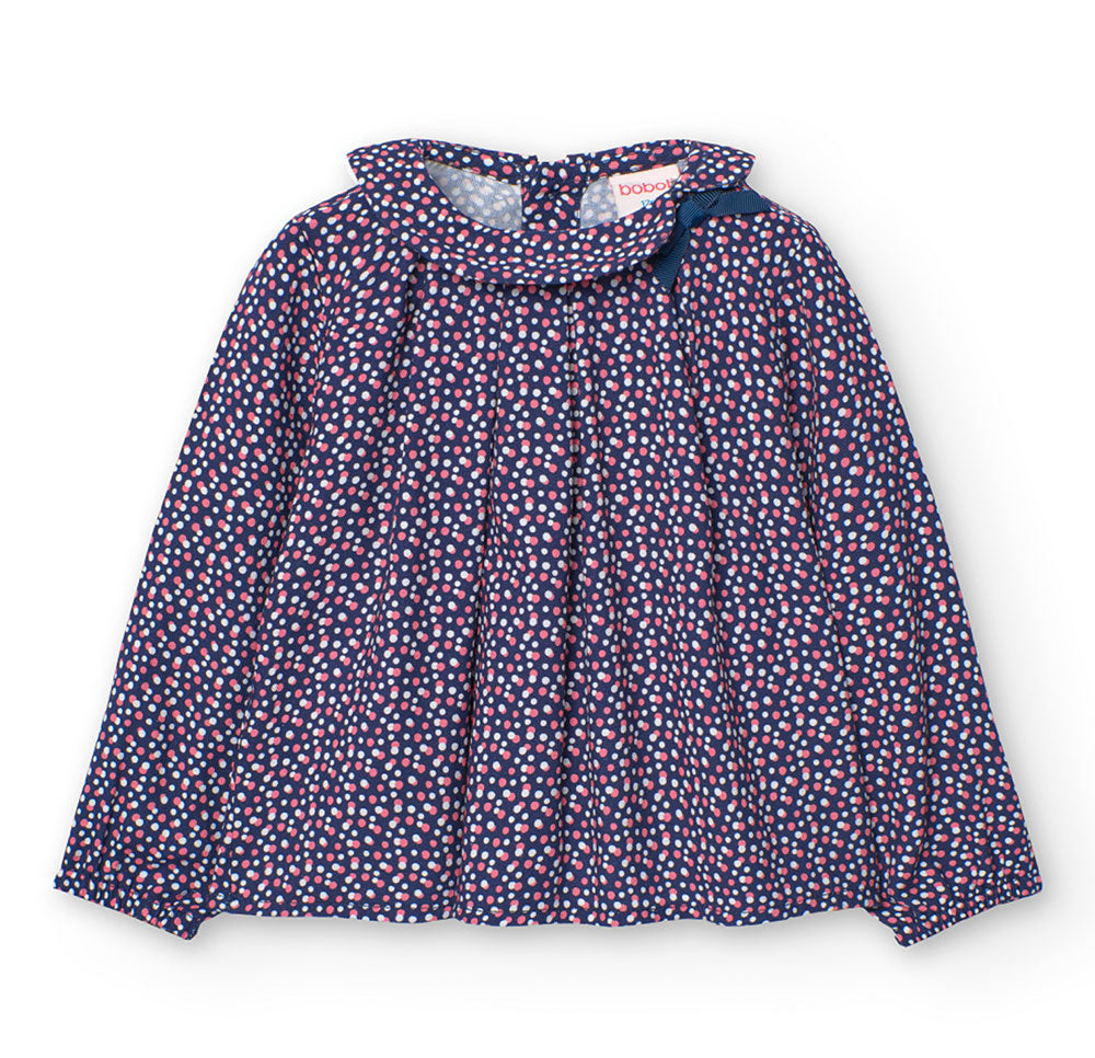 
Blusa della Linea Abbigliamento Bambina Boboli, con colletto rotondo e fantasia a micropois. Ape...