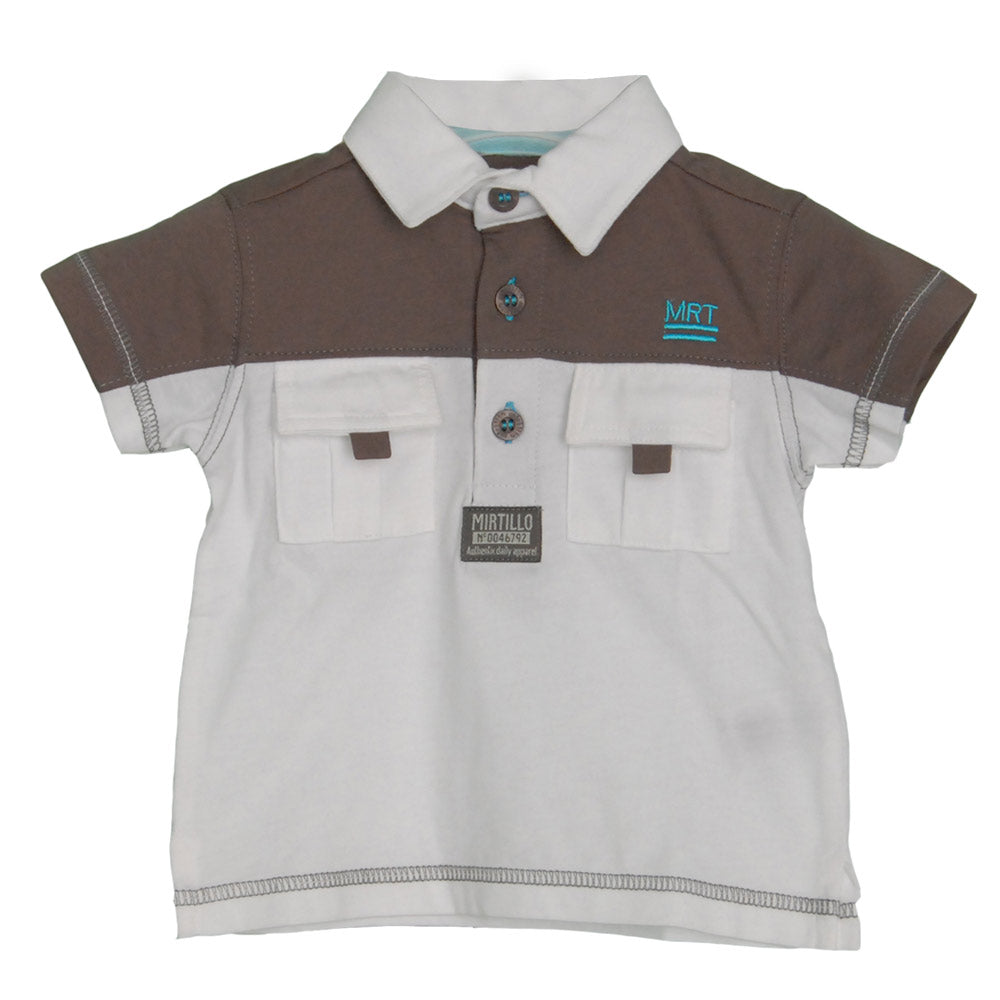 
  Polo della linea abbigliamento bambino Mirtillo. Tinta unita con scollo in contrasto.
  Taschi...