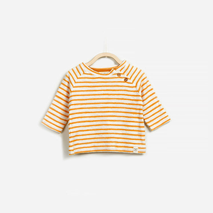 Felpina a righe della linea abbigliamento bambino Play Up.
Con bottoncini sulla spallina.
Composi...