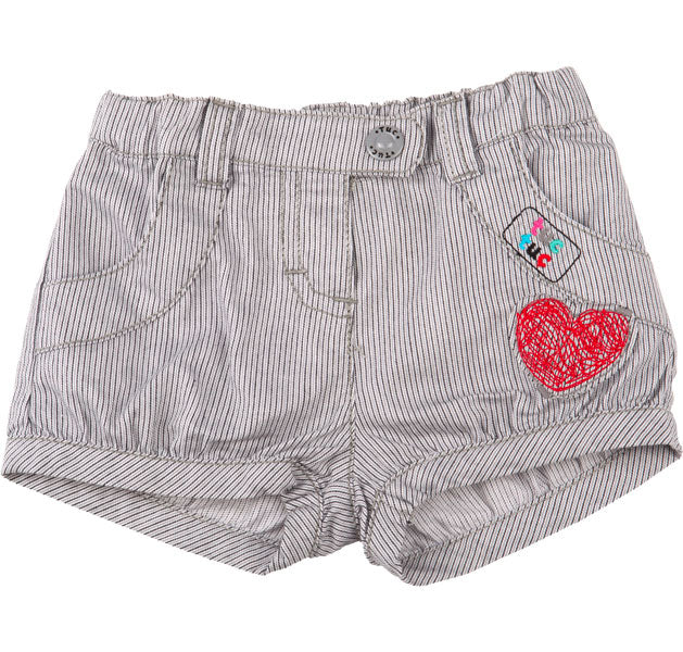 
  Shorts della linea abbigliamento bambina Tuc Tuc con taschine, misura regolabile in vita. 



...