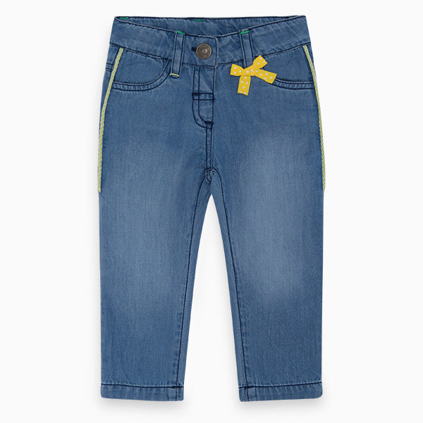 
  Pantaloni in denim leggero della linea abbigliamento bambina Tuc Tuc, con fiocchetto
  in tess...