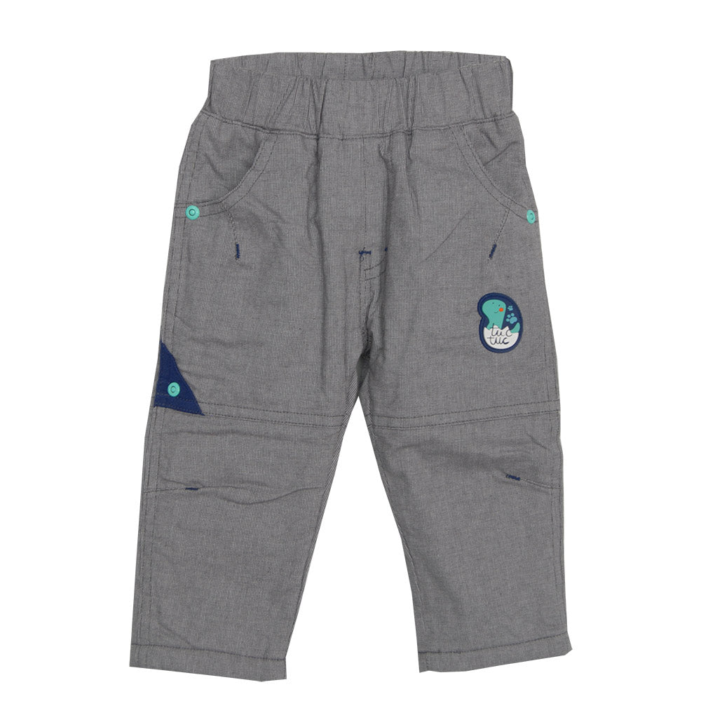 
  Pantalone della linea abbigliamento bambino Tuc Tuc a sacchetto, felpato all' interno.
  Tasch...