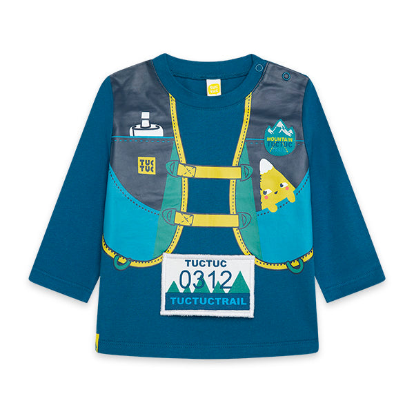 
  T-shirt della linea abbigliamento bambino Tuc Tuc, collezione Hikers, con stampa
  e applicazi...