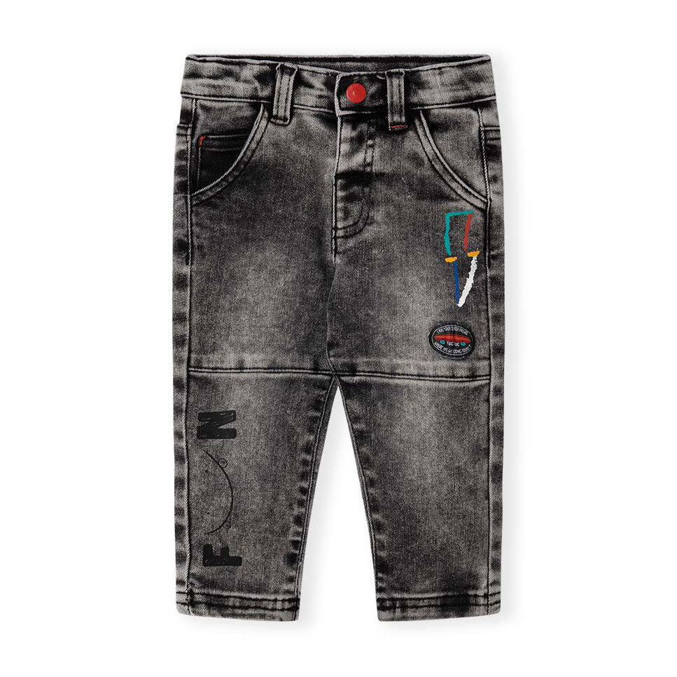 
Jeans nero della Linea Abbigliamento Bambina Tuc Tuc, con piccole stampe colorate sul davanti.

...