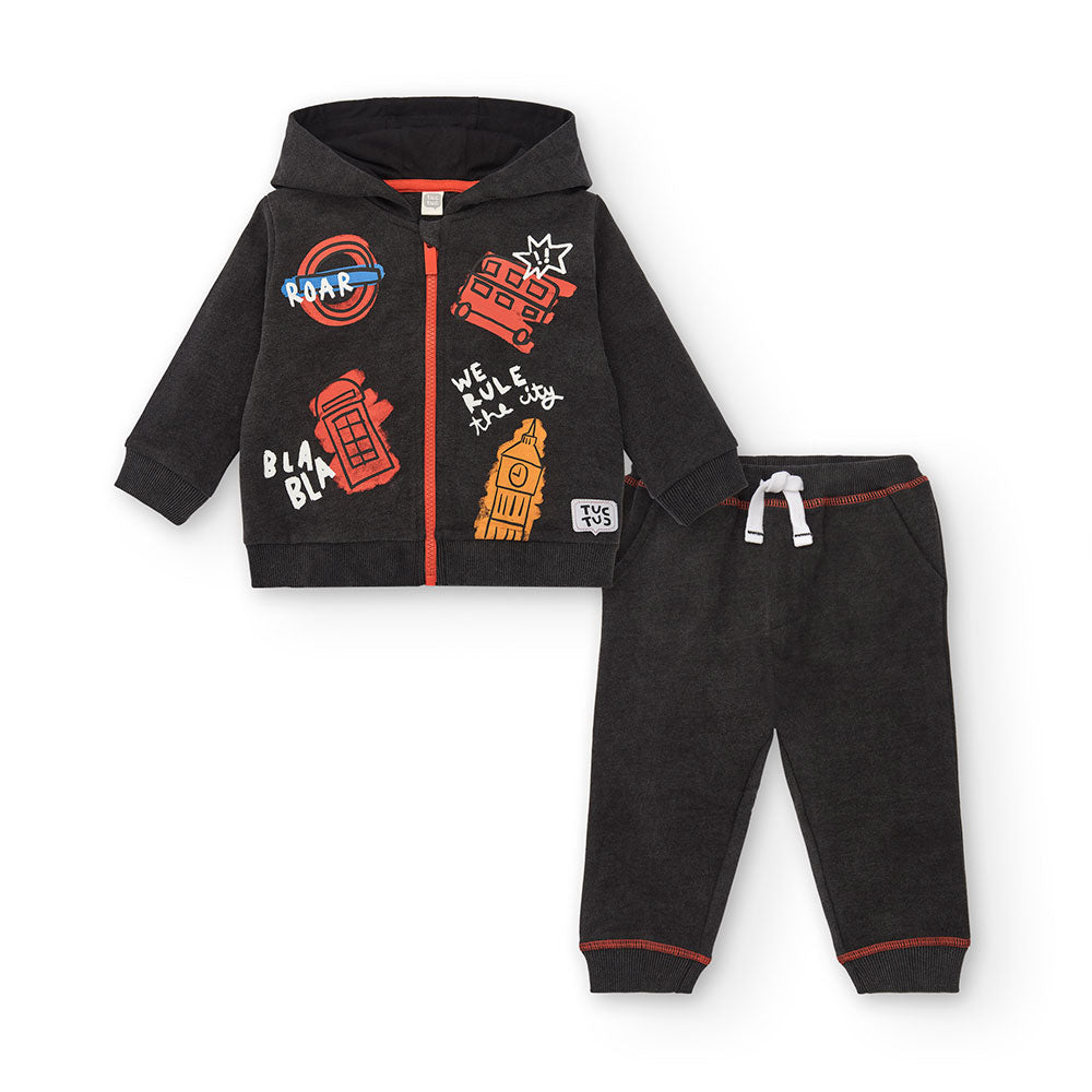 Completo due pezzi della Linea Abbigliamento Bambino Tuc Tuc, con felpa chiusa con zip e cappucci...